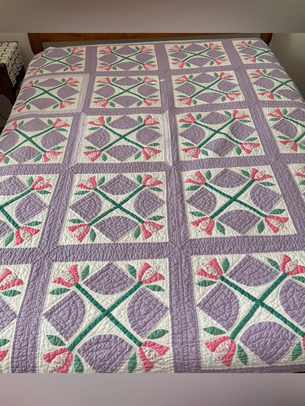 Vintage Handmade Appliqué Tulip Patchwork Quilt  Lavender Pink Green 76” X 88”